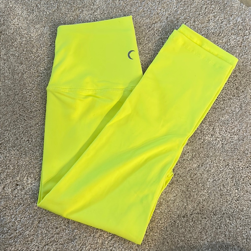 Neon yellow ascend Zyia legging. Size 4. NWOT.